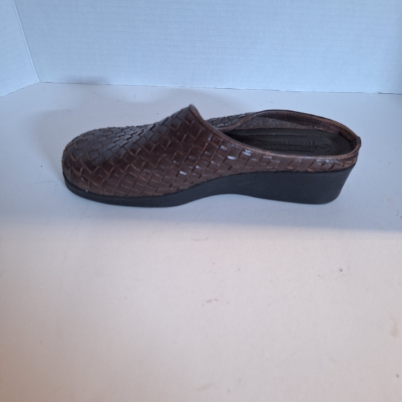 Predictions Brown Woven Mules - Picture 4 of 7